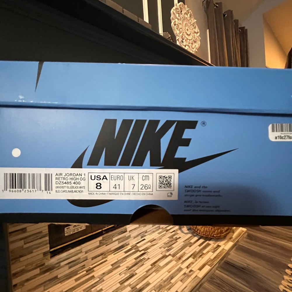 Air Jordan 1 Retro High OG 'UNC Toe - Picture 5 of 5